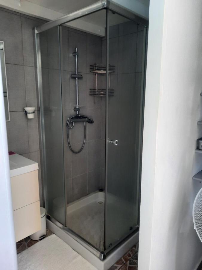 Studio Avec Piscine Privee, Idealement Situe Saint Claude Bagian luar foto